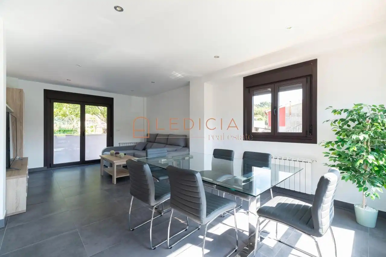 Living room of Houses for sale in Moaña  with Heating, Private garden and Swimming Pool