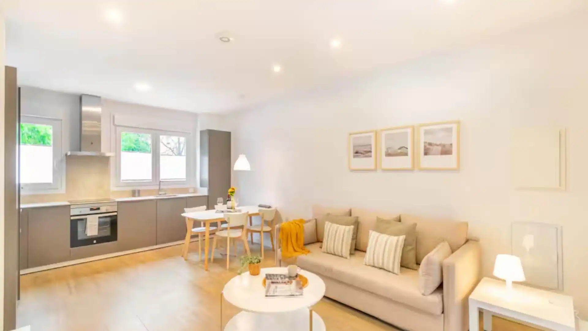 Sala de estar de Apartamento de alquiler en  Pamplona / Iruña con Aire acondicionado, Calefacción y Jardín privado