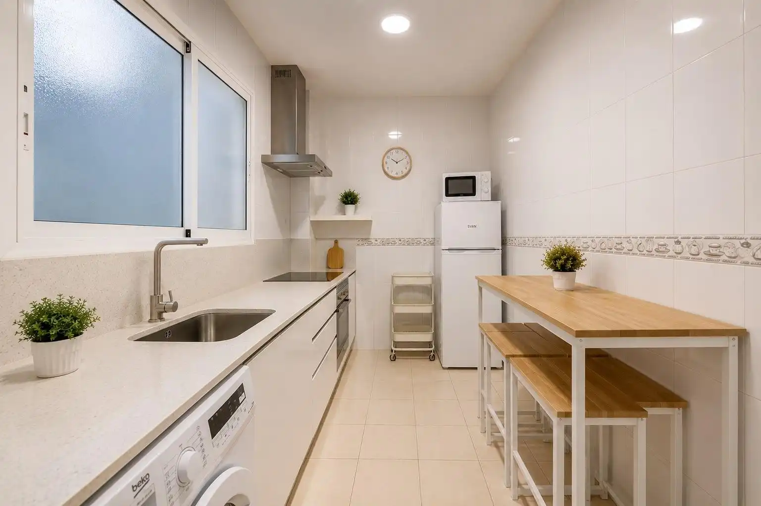 Cuina de Apartament de lloguer en Almería amb Moblat i Balcó