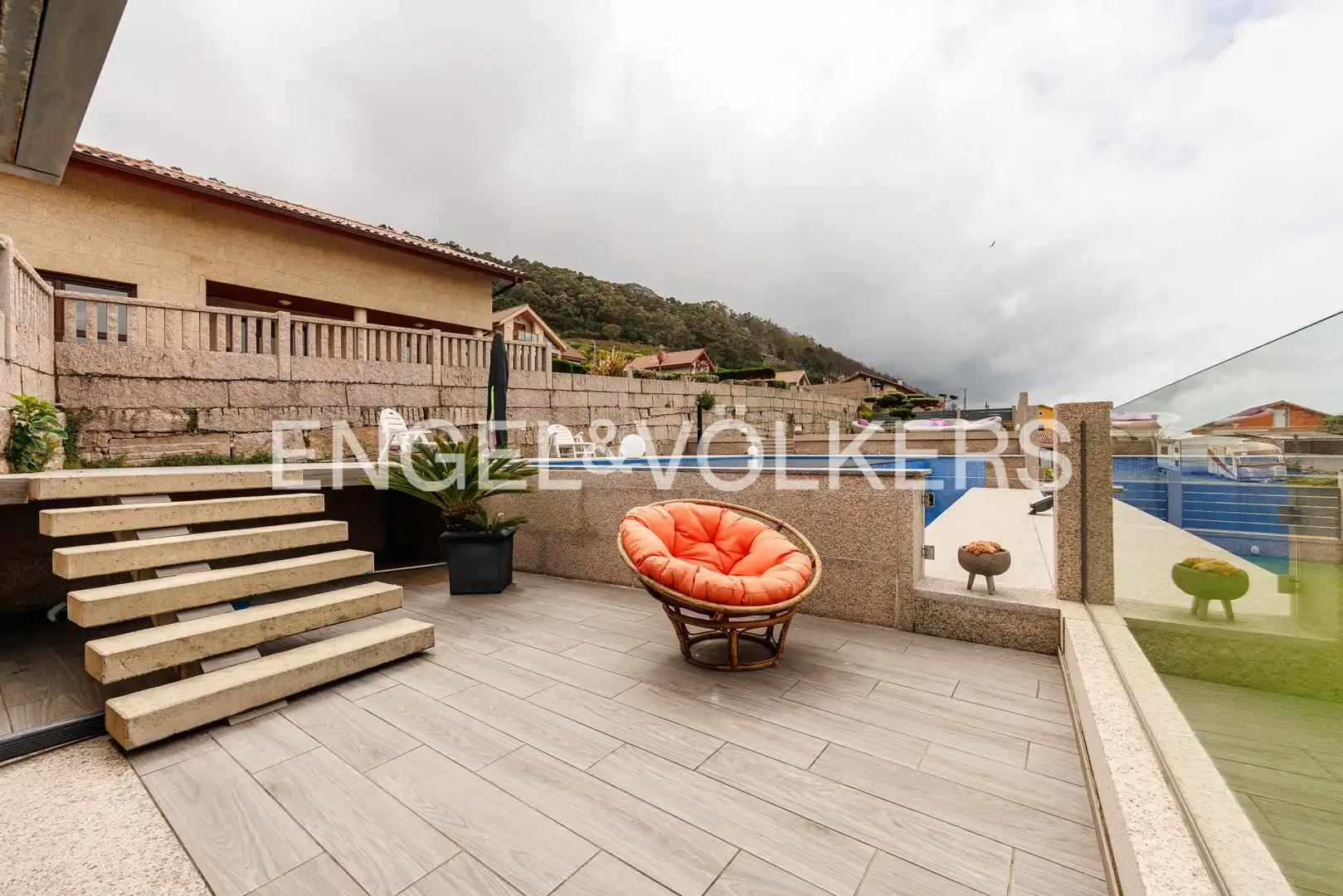 Terrassa de Casa o xalet en venda en Oia amb Calefacció, Jardí privat i Parquet
