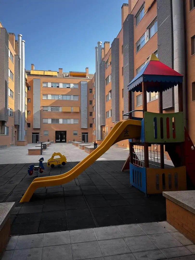 Vista exterior de Pis en venda en San Fernando de Henares amb Aire condicionat i Calefacció