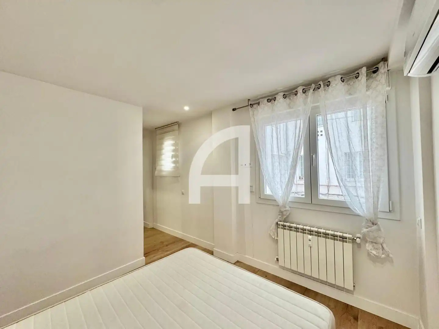 Bedroom of Flat for share in Madrid  with Air Conditioner, Heating and Furnished