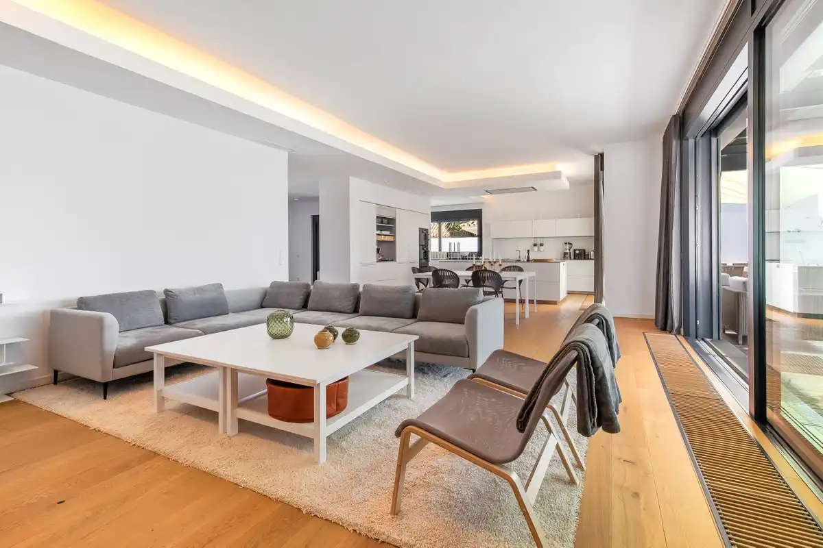 Sala d'estar de Casa o xalet en venda en Marbella amb Aire condicionat, Jardí privat i Terrassa