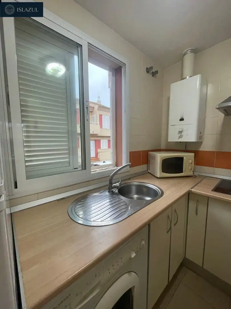 Cuina de Casa adosada en venda en Isla Cristina amb Jardí privat, Terrassa i Moblat