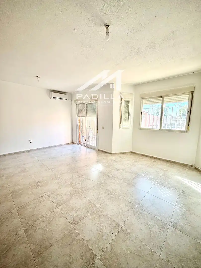 Casa adosada en venda en Chozas de Canales amb Aire condicionat, Calefacció i Terrassa