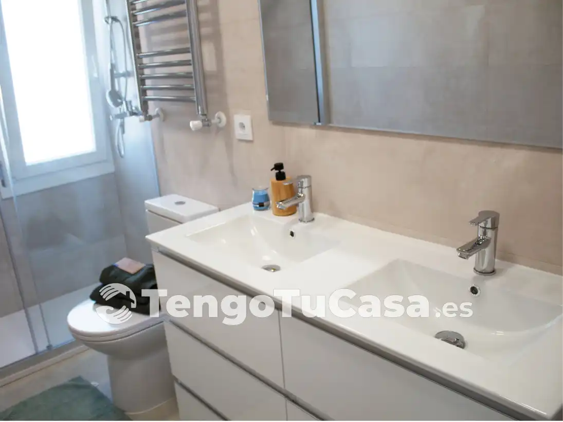 Badezimmer von Wohnung zum Verkauf in Madrid mit Klimaanlage, Heizung und Parkett