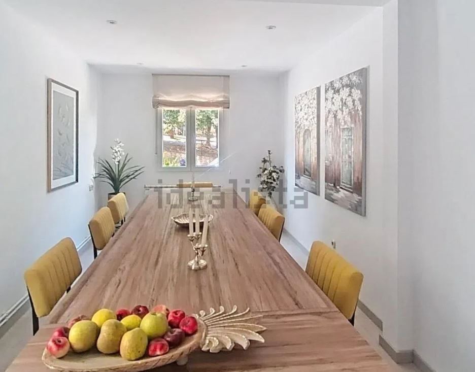 Menjador de Casa o xalet en venda en Santiago de Compostela  amb Calefacció, Jardí privat i Terrassa