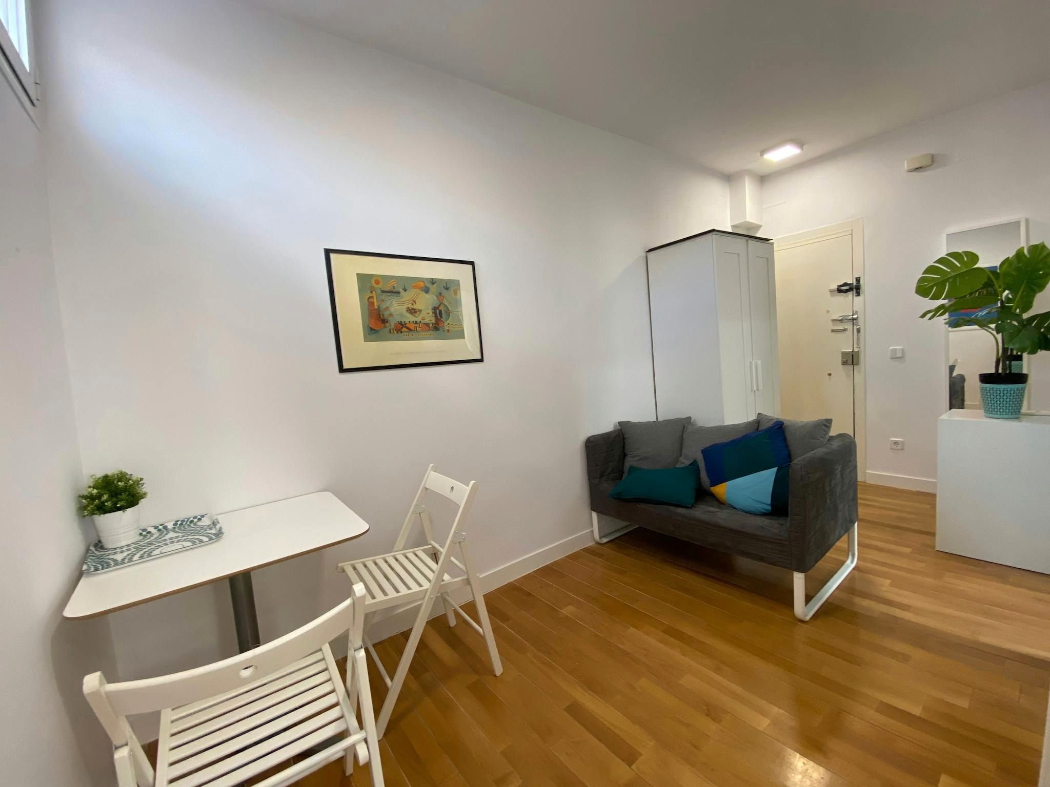 Sala de estar de Piso de alquiler en  Madrid Capital con Aire acondicionado, Calefacción y Amueblado