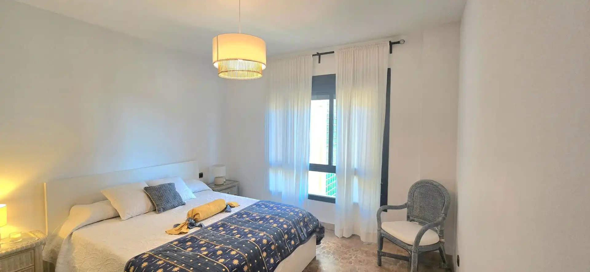 Dormitori de Pis de lloguer en Marbella amb Aire condicionat, Moblat i Jacuzzi