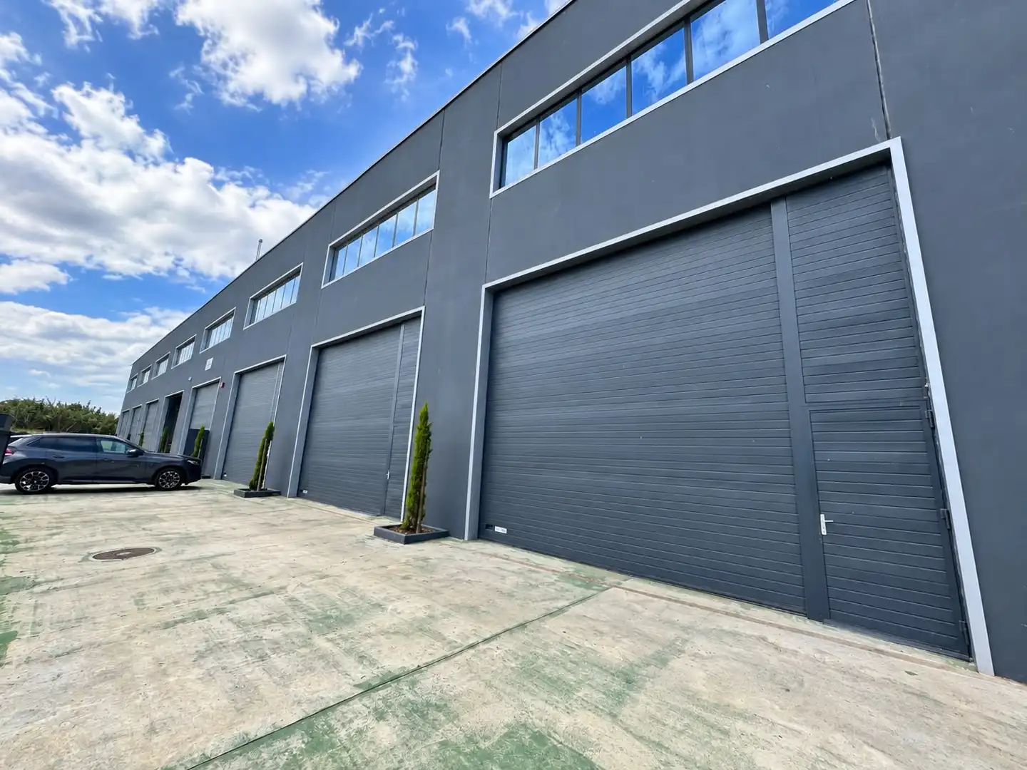 Nau industrial de lloguer a Figueres, Girona