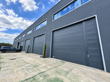 Nau industrial de lloguer a Carrer Itàlia 36