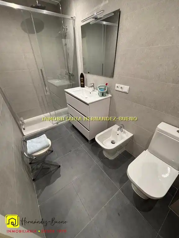 Badezimmer von Wohnung zur Miete in Salamanca mit Heizung, Möbliert und Balkon