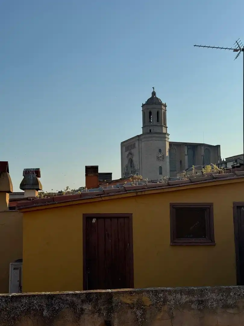 Vista exterior de Edificio en venta en Girona