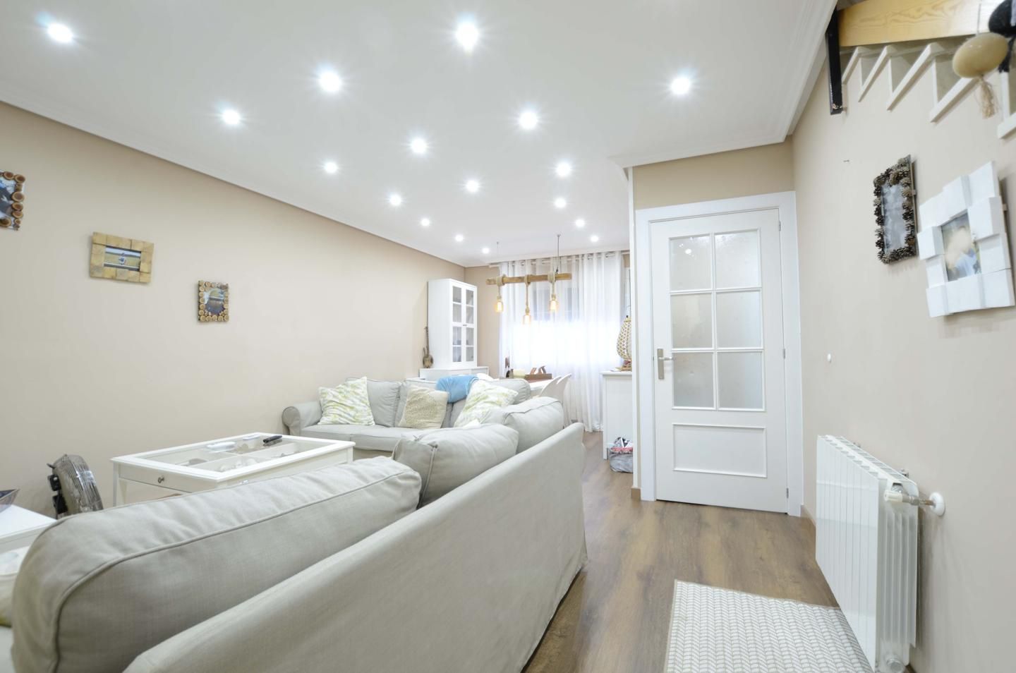 Sala d'estar de Casa adosada en venda en Escalona amb Aire condicionat, Calefacció i Piscina