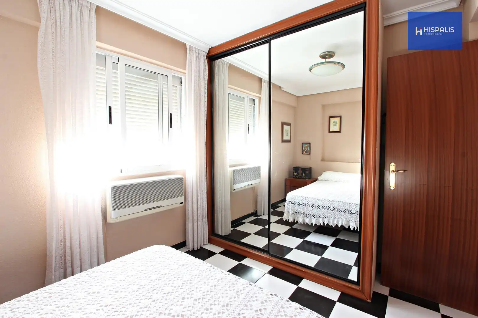 Bedroom of Flat for sale in Sevilla  with Air Conditioner