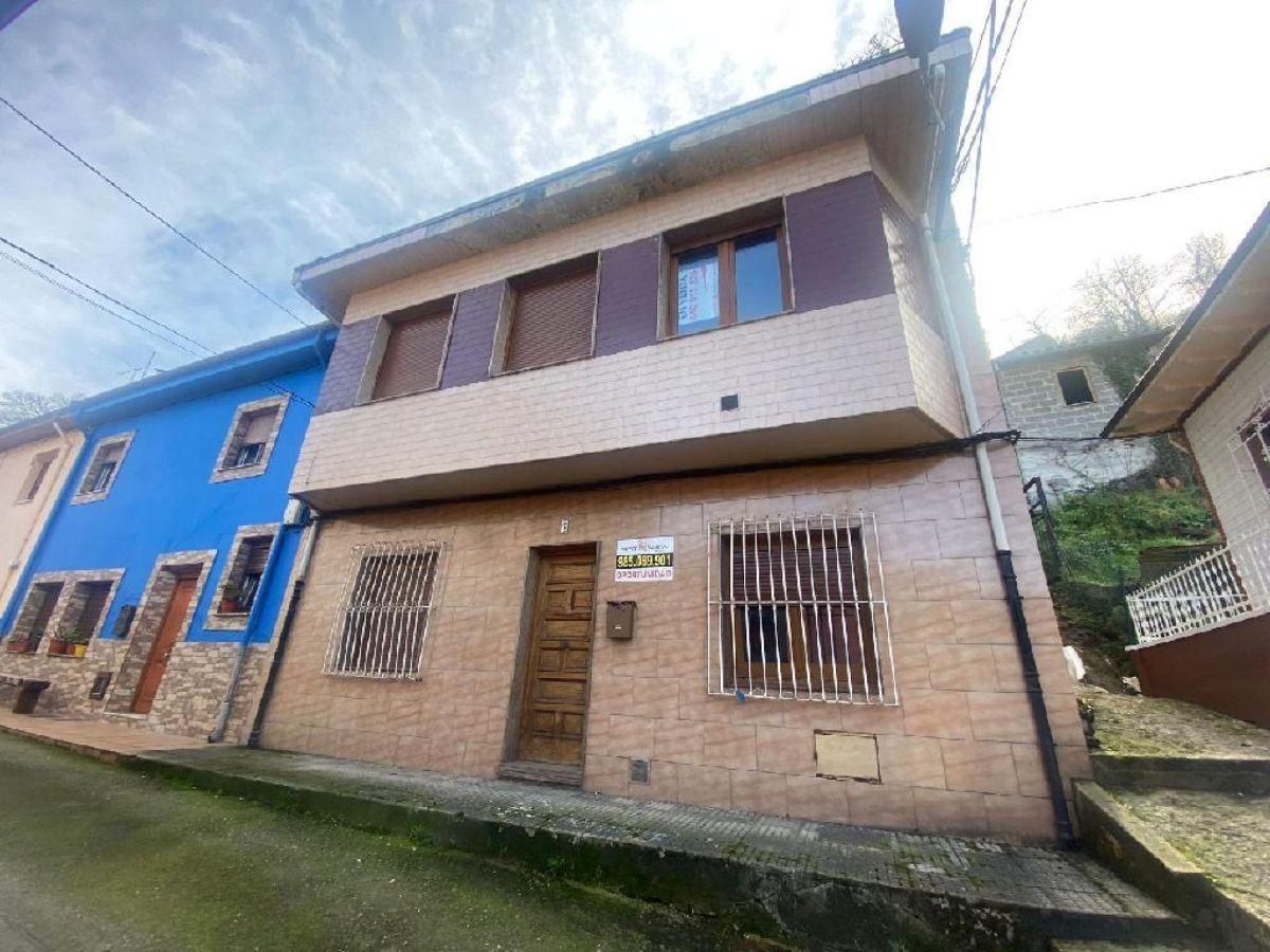 Vista exterior de Casa adosada en venda en San Martín del Rey Aurelio