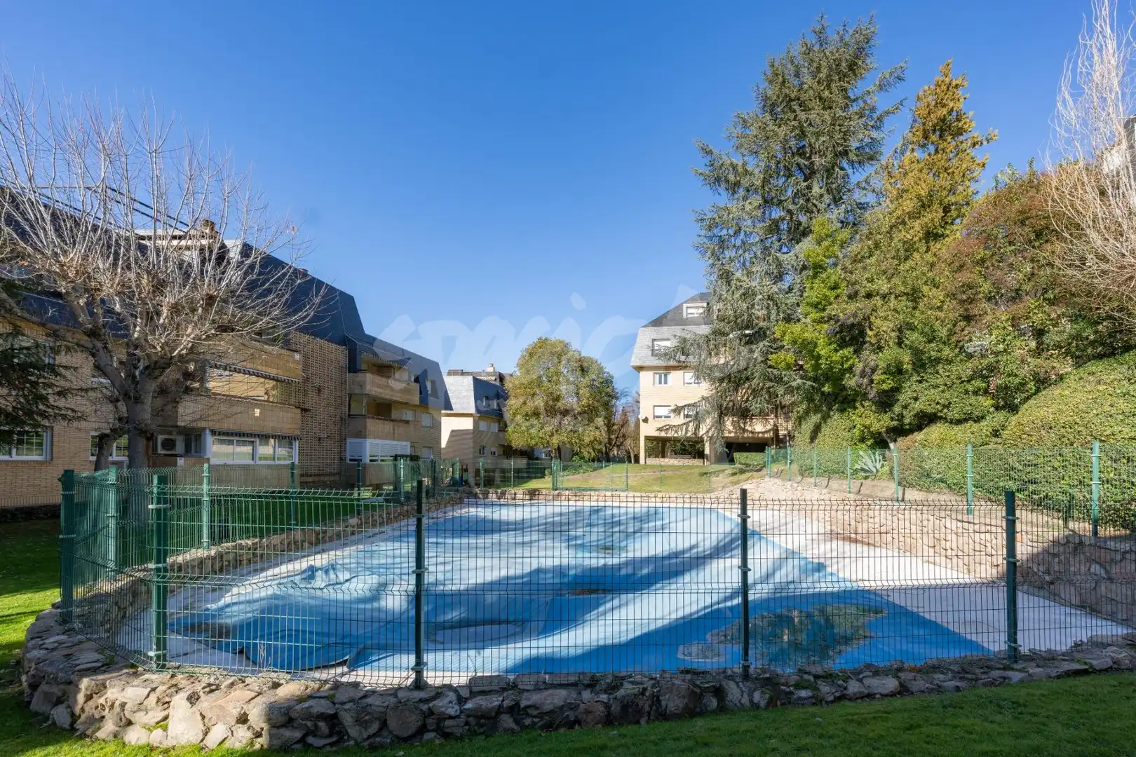 Piscina de Piso en venta en Majadahonda con Calefacción, Jardín privado y Terraza