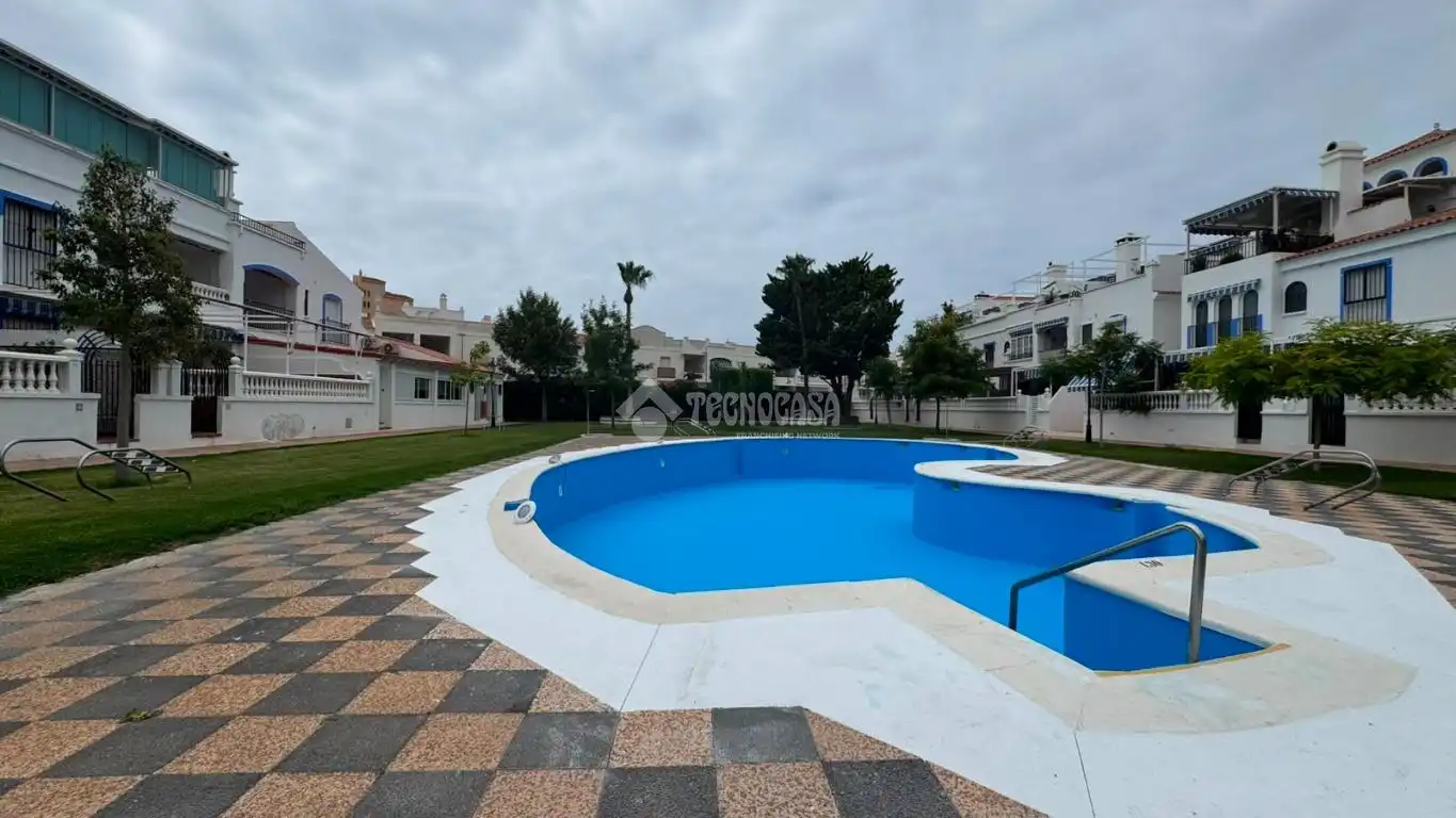 Piscina de Dúplex en venta en Motril con Terraza, Piscina y Piscina comunitaria