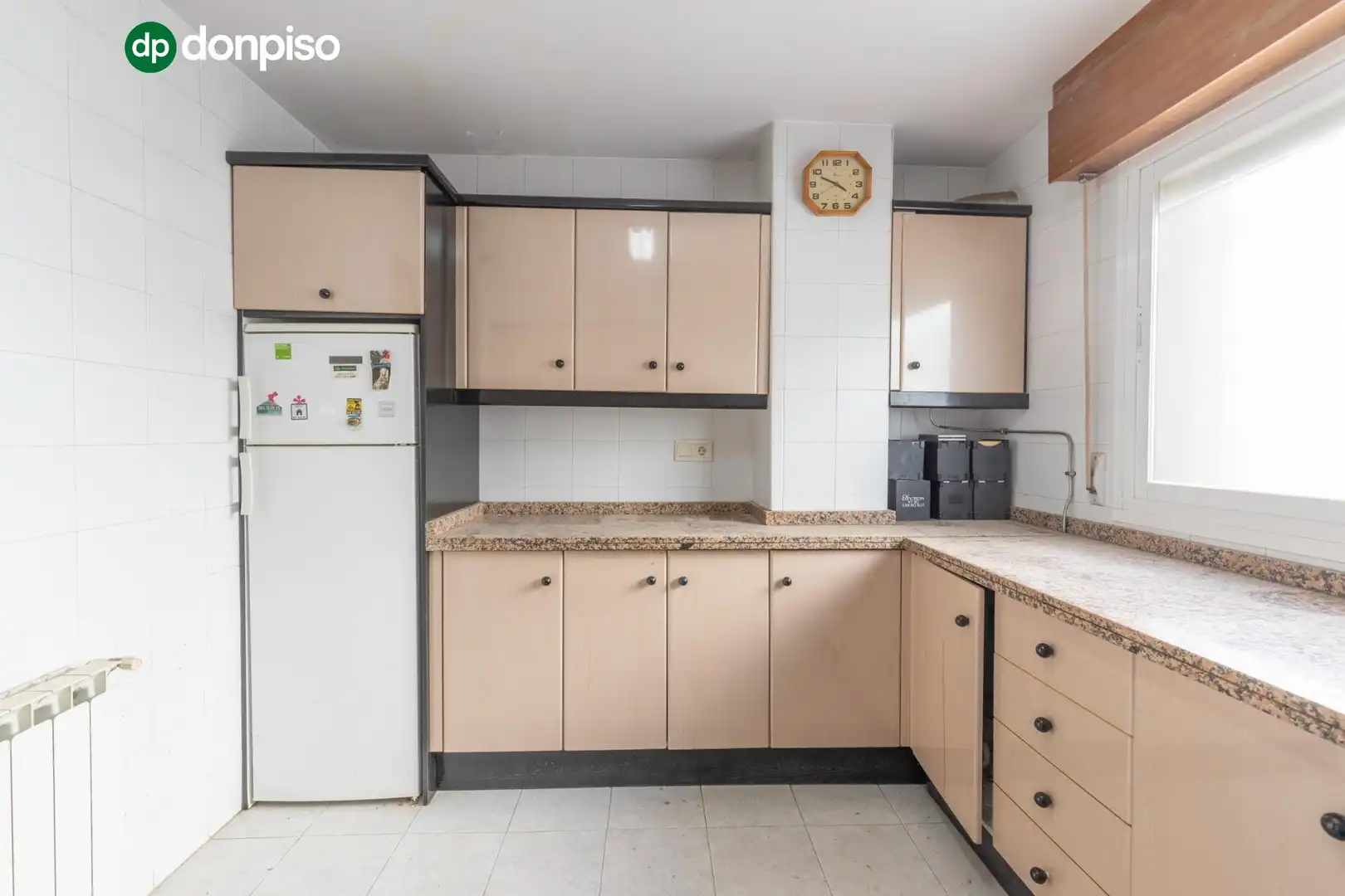 Küche von Einfamilien-Reihenhaus zum Verkauf in Granada mit Heizung, Terrasse und Abstellraum