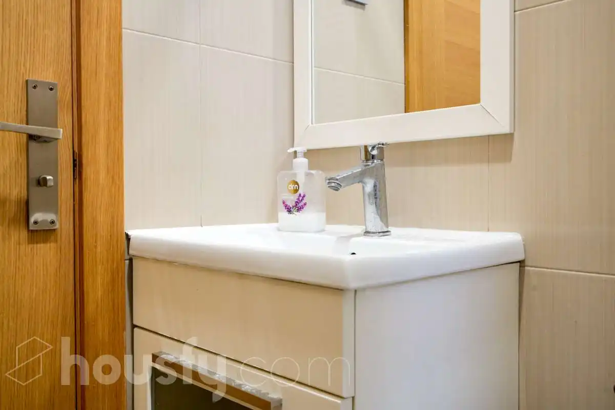 Bathroom of Flat for sale in Madrid  with Heating