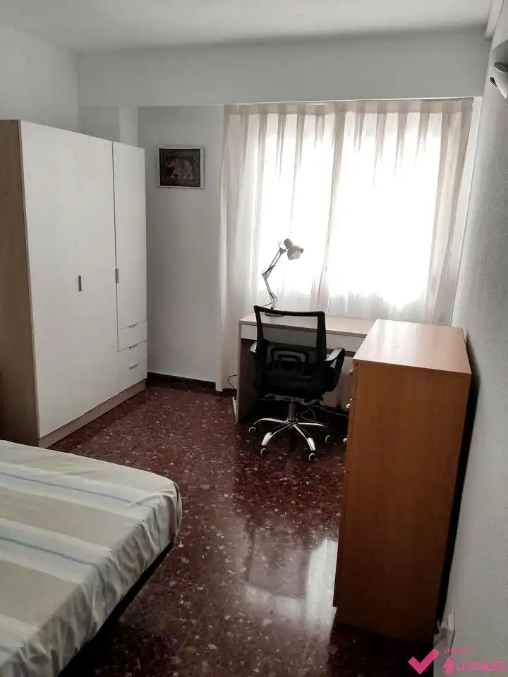 Bedroom of Flat for rent in Valencia  with Air Conditioner, Heating and Furnished