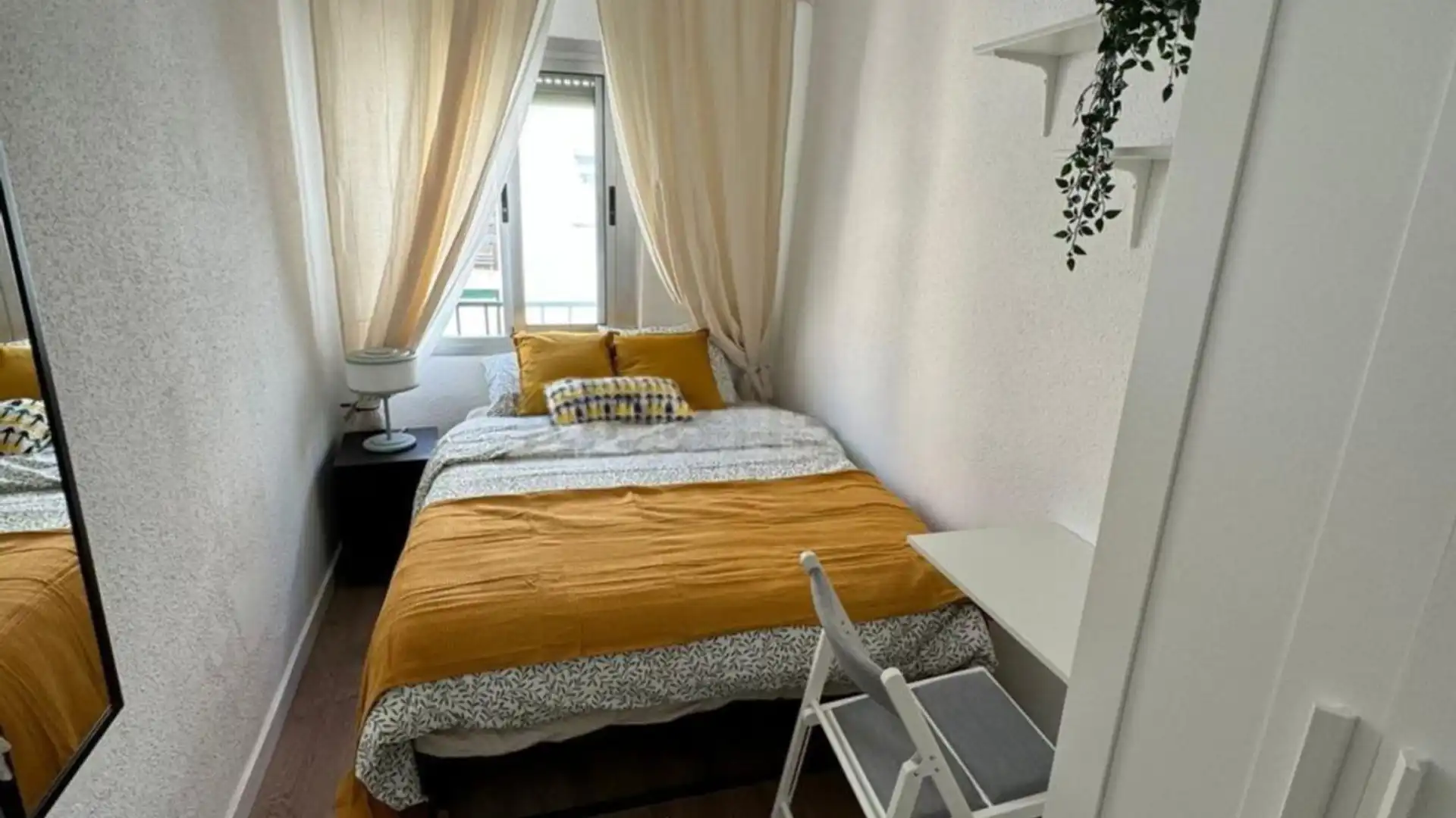 Bedroom of Apartments for share in Mislata  with Furnished, Oven and Washing machine
