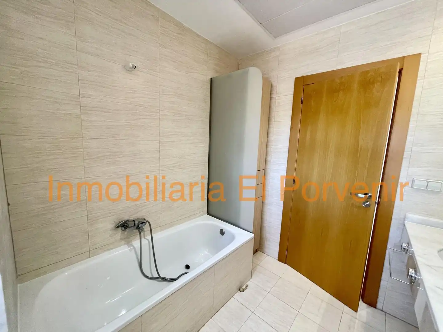 Bathroom of Flat for rent in Torrent  with Air Conditioner, Heating and Terrace