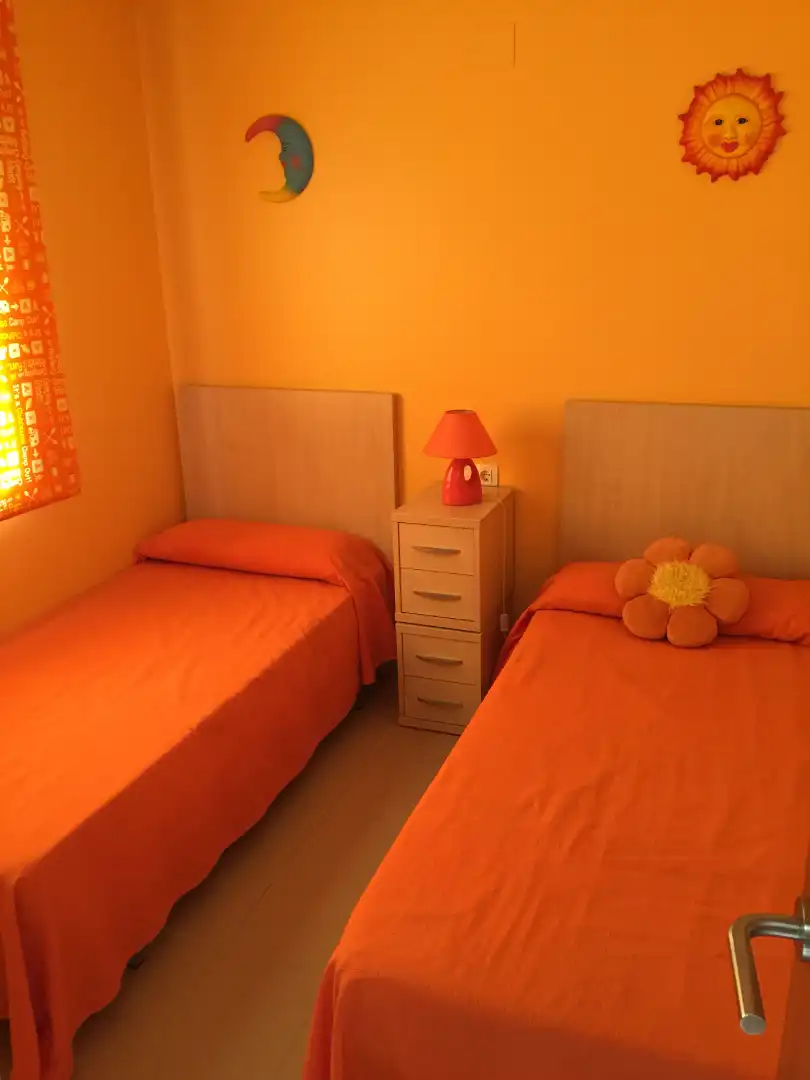 Schlafzimmer von Erdgeschoss zum Verkauf in Mont-roig del Camp mit Klimaanlage, Heizung und Terrasse