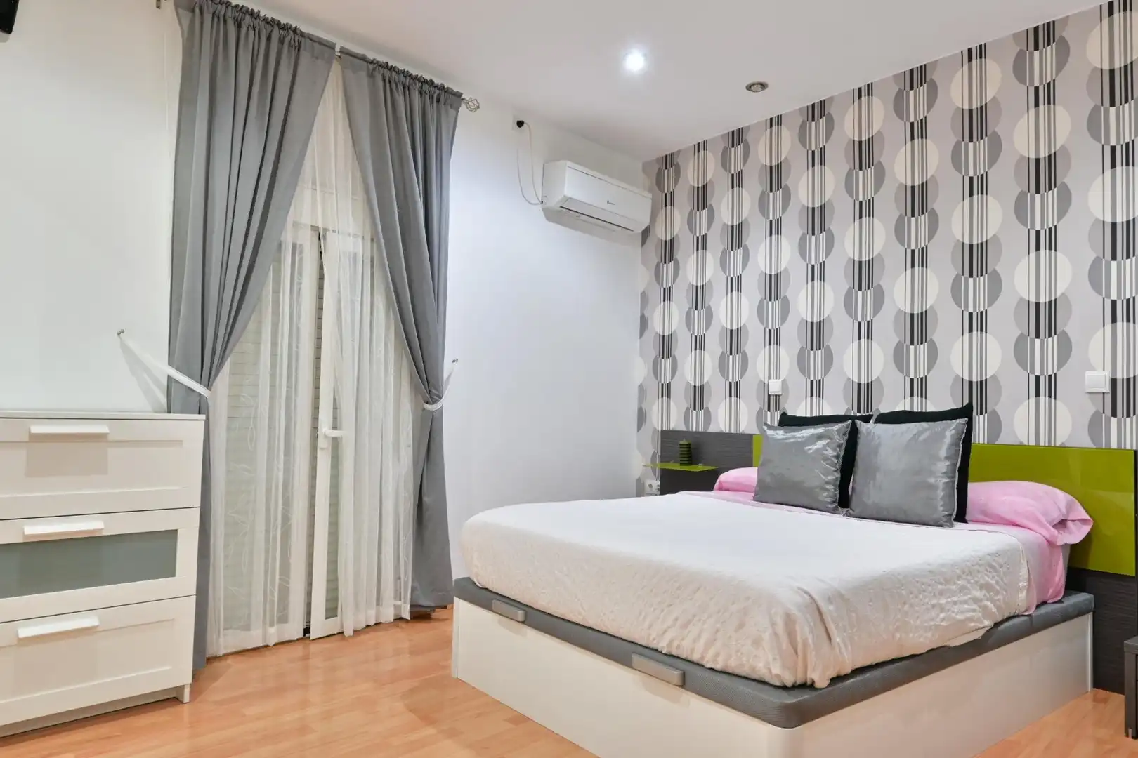 Habitación de Casa o chalet en venta en Sevilla con Aire acondicionado, Terraza y Trastero