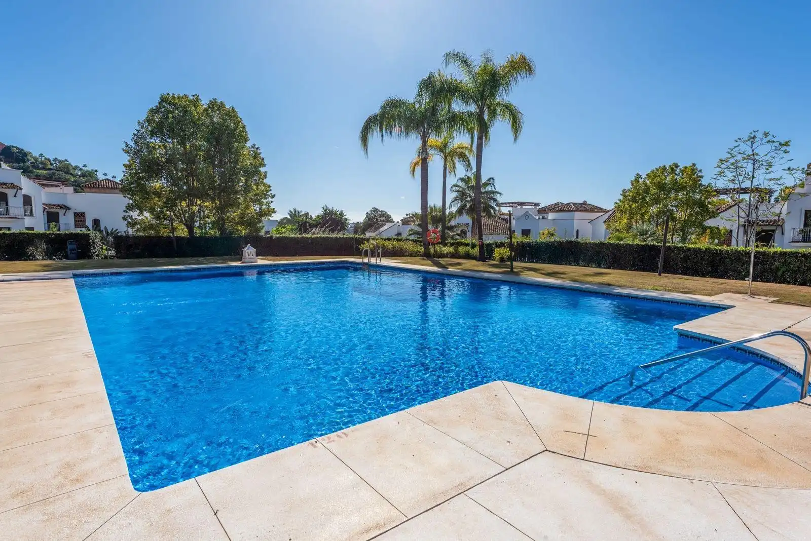 Piscina de Planta baja en venta en Benahavís con Aire acondicionado, Terraza y Piscina