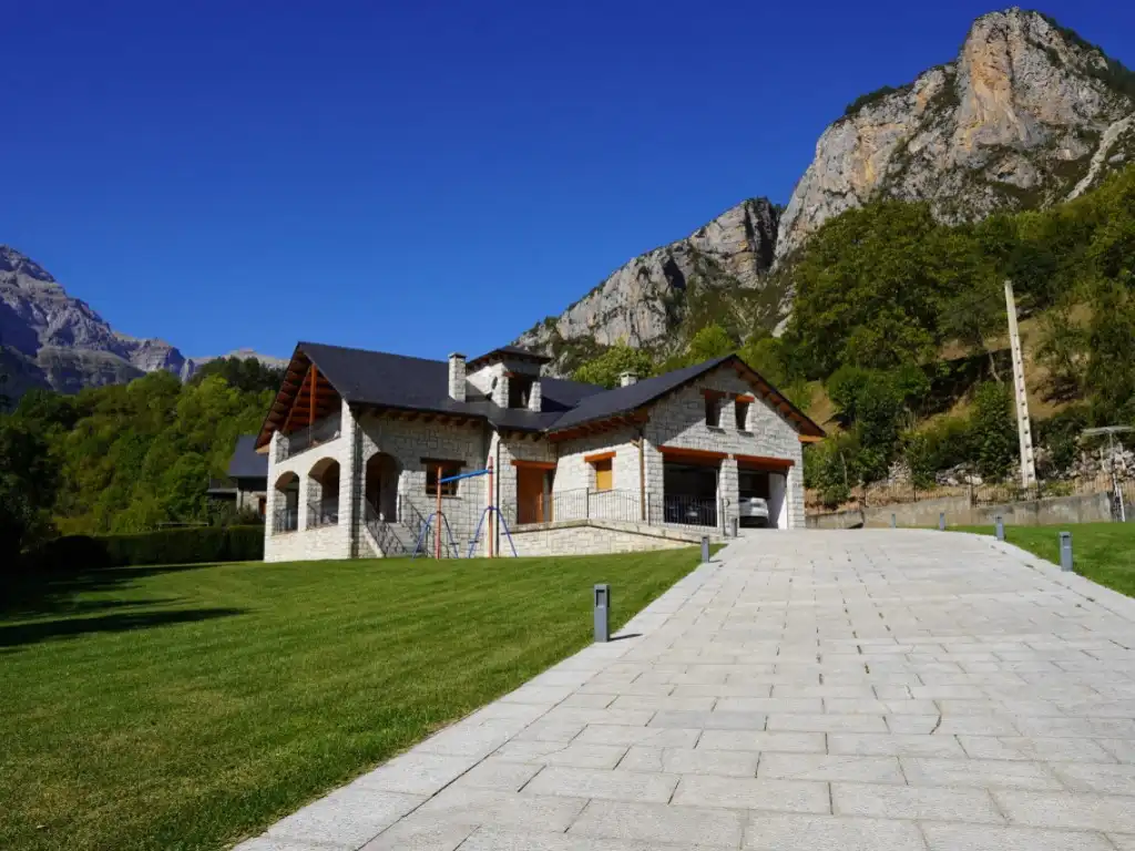 Exterior view of Houses for sale in Bielsa, Huesca