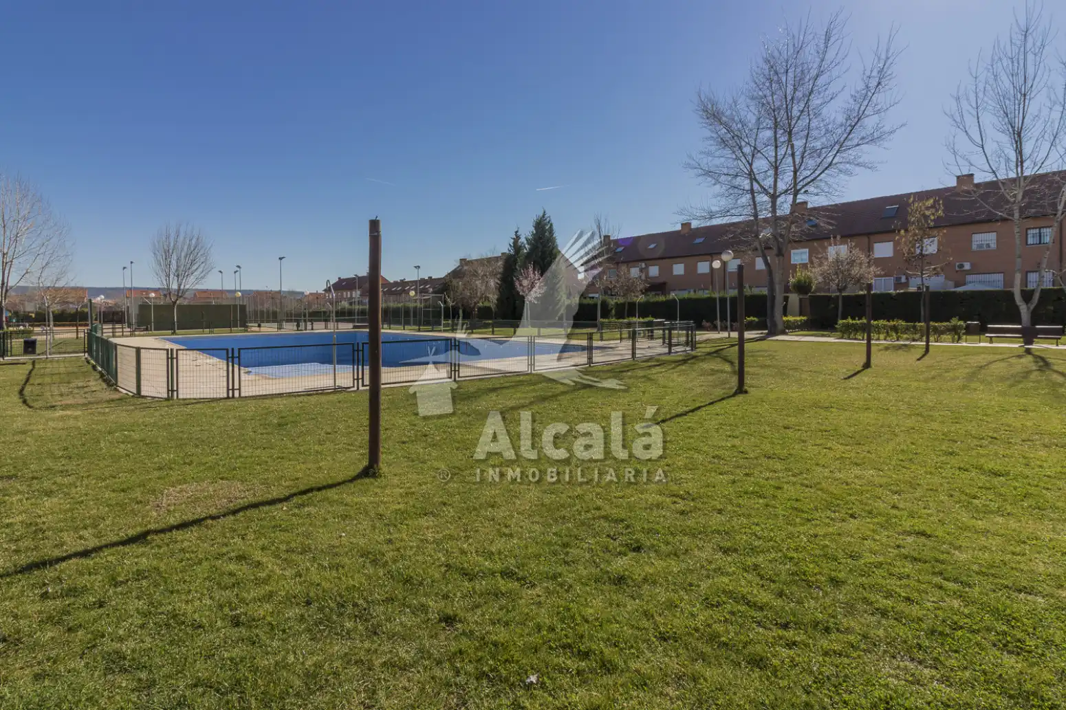 Adossat amb piscina en venda a Alovera, imagen 4