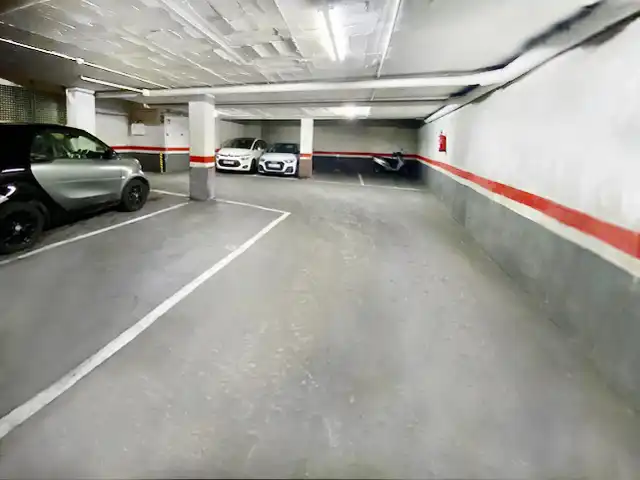 Einzelparkplatz zur Miete in Carrer d'Elkano 19