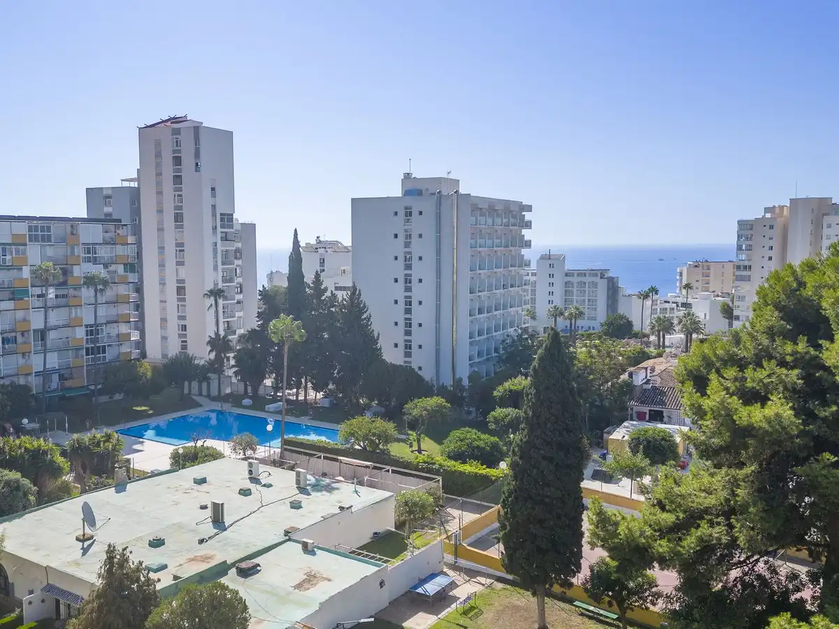 Vista exterior de Apartamento de alquiler en Benalmádena con Aire acondicionado y Piscina comunitaria