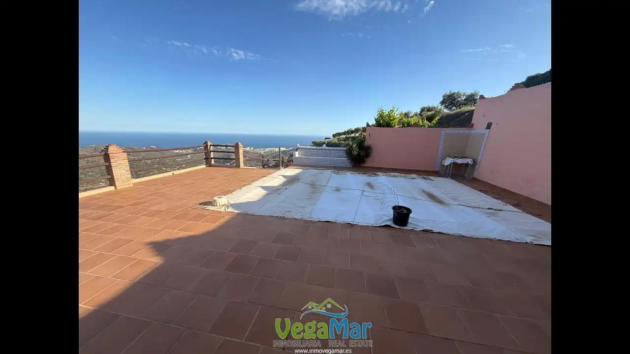 Vista exterior de Finca rústica en venda en Almuñécar amb Terrassa i Piscina