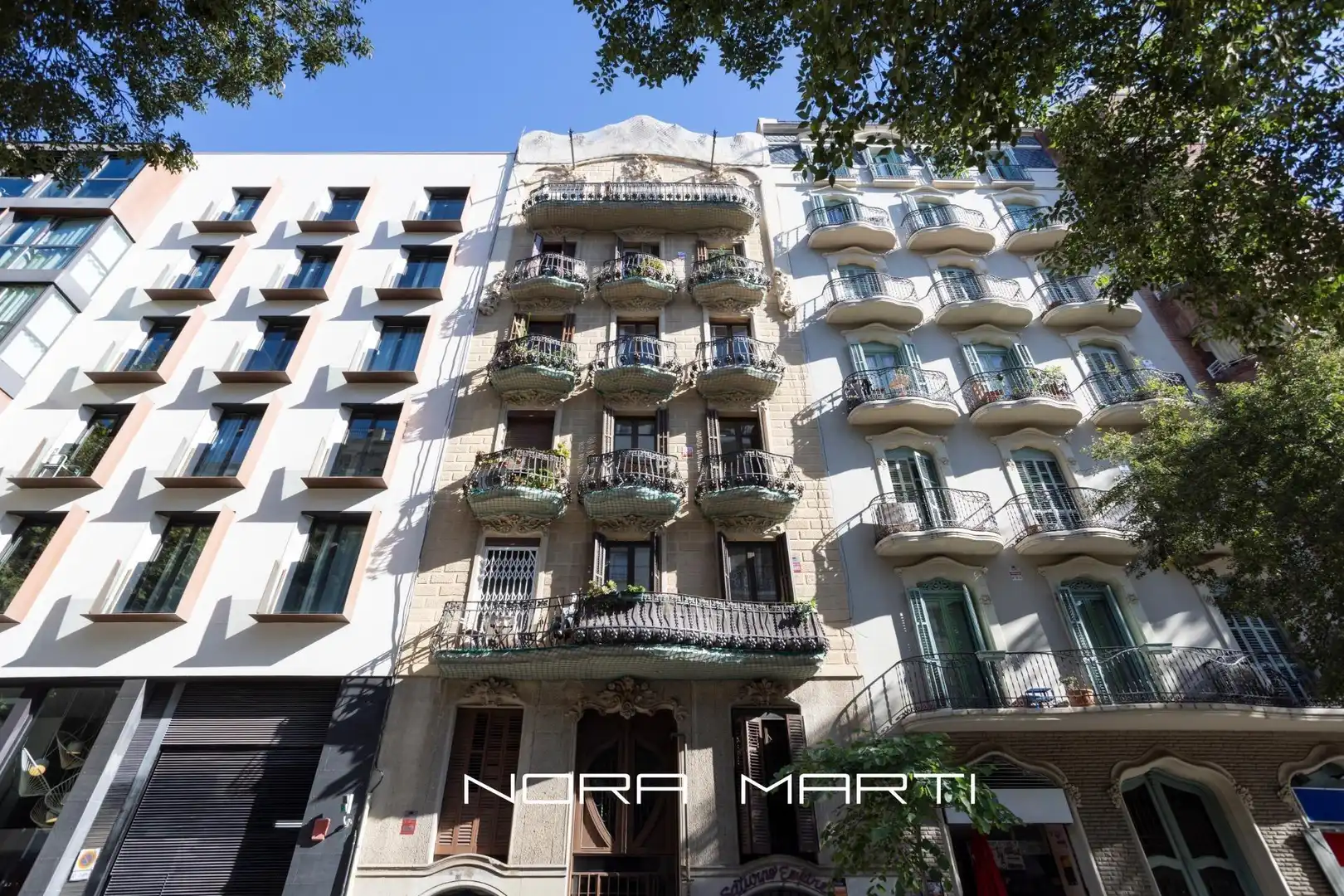 Vista exterior de Planta baja en venta en Eixample