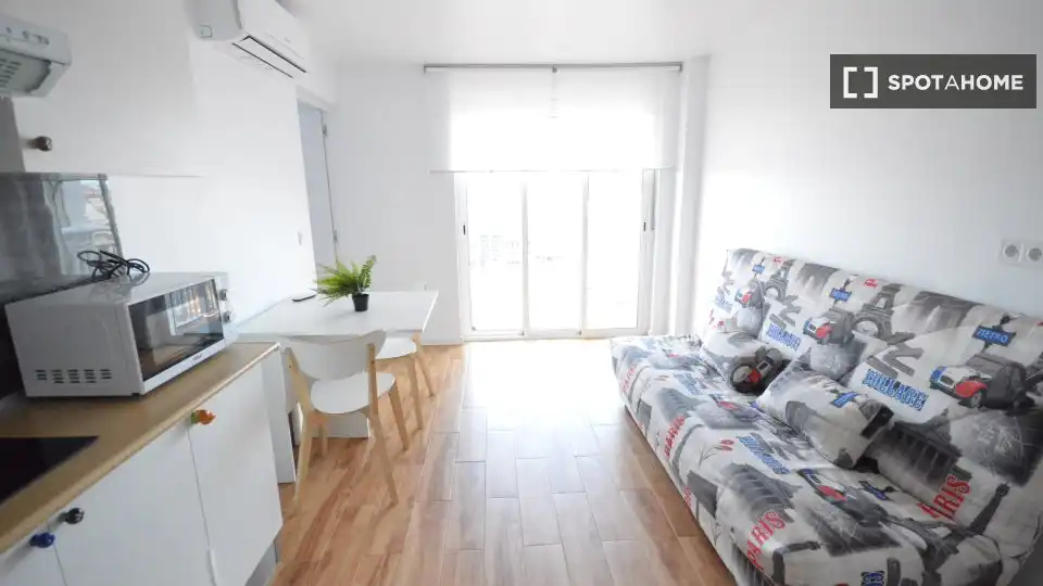 Bedroom of Flat for rent in Valencia  with Air Conditioner, Heating and Furnished