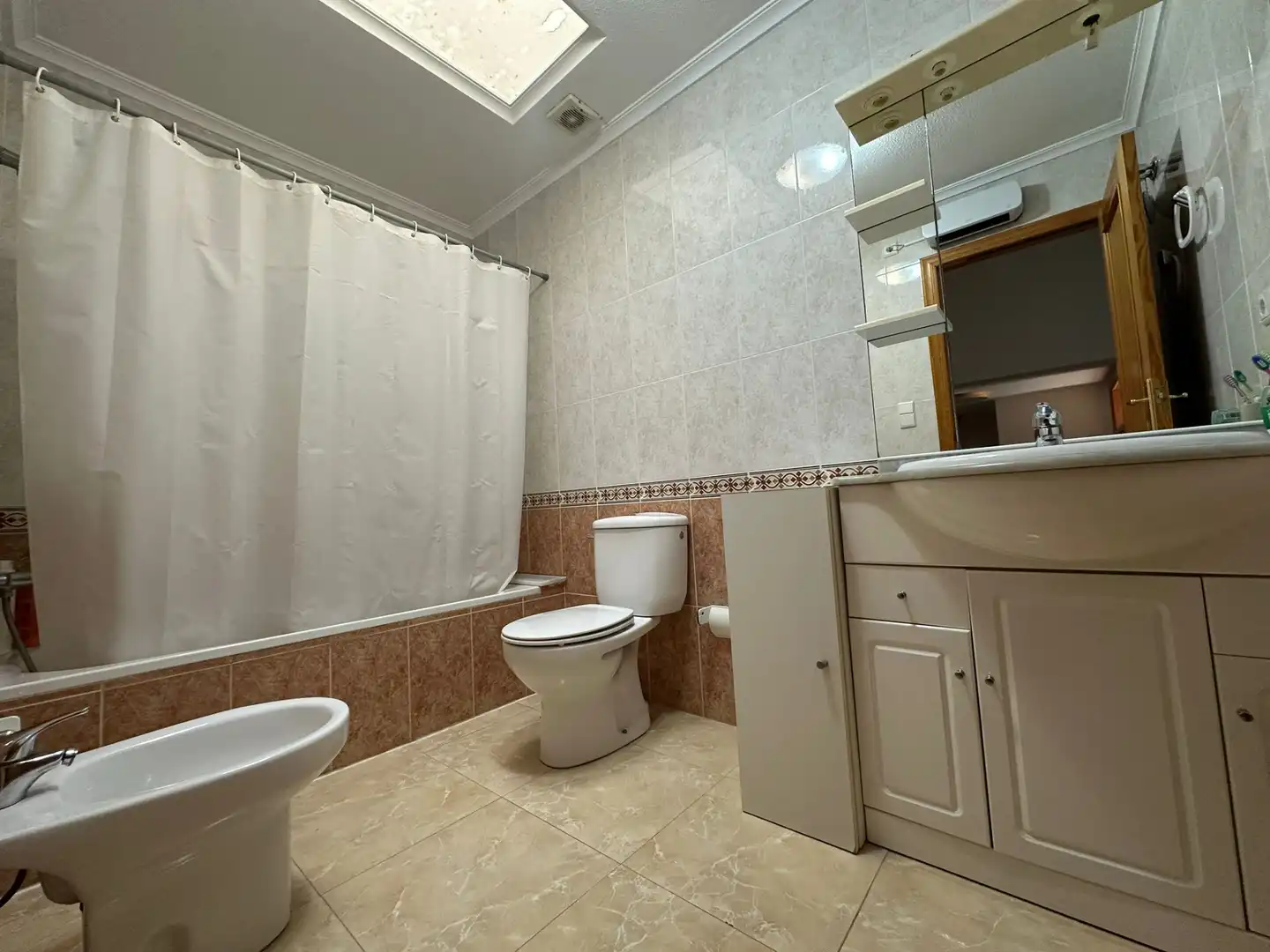Badezimmer von Haus oder Chalet zum Verkauf in Daya Nueva mit Klimaanlage