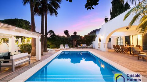 Foto 2 de Casa o chalet en venta en Urbanización Artola Baja, Cabopino - Artola, Marbella