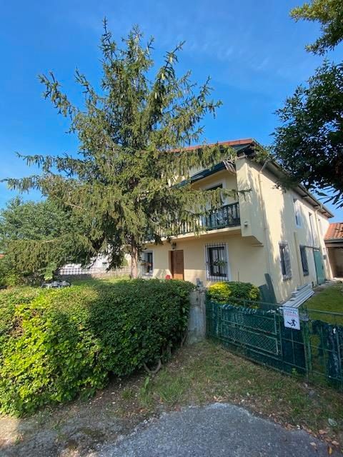 Vista exterior de Pis en venda en Torrelavega  amb Jardí privat, Terrassa i Traster