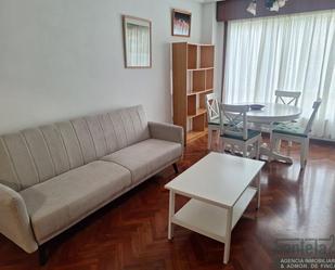 Sala d'estar de Pis de lloguer en A Coruña Capital  amb Calefacció i Moblat