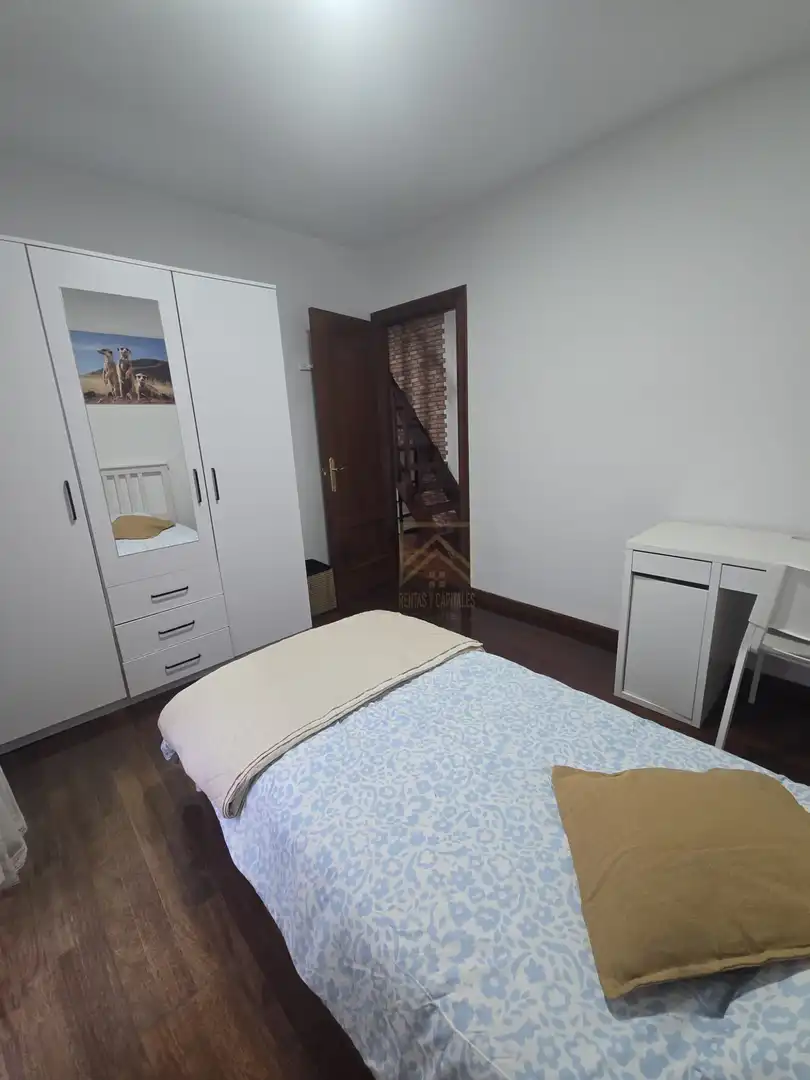 Schlafzimmer von Wohnung zur Miete in Piélagos mit Heizung, Parkett und Möbliert