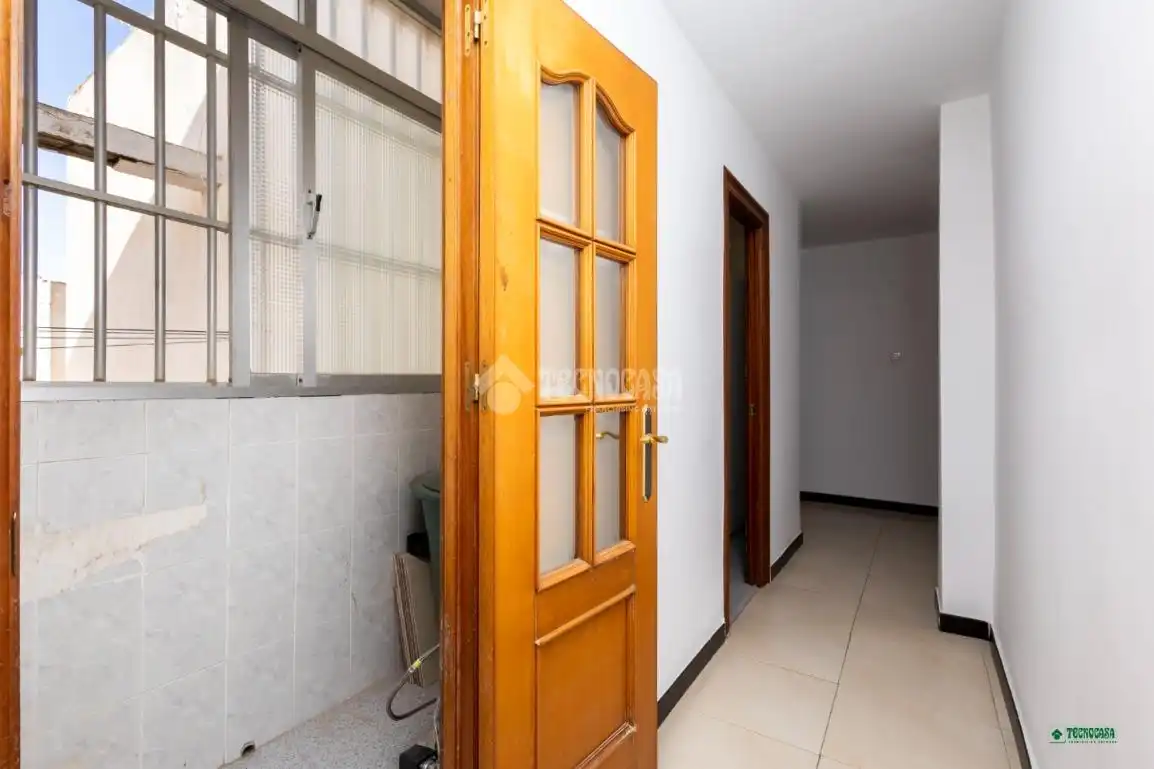 Piso en venta en Almería con Calefacción y Balcón