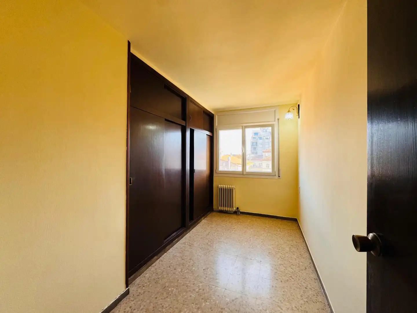 Bedroom of Flat for sale in Girona  with Air Conditioner, Heating and Terrace