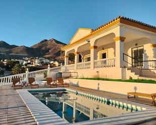 Vista exterior de Casa o xalet en venda en Benalmádena amb Aire condicionat, Calefacció i Jardí privat