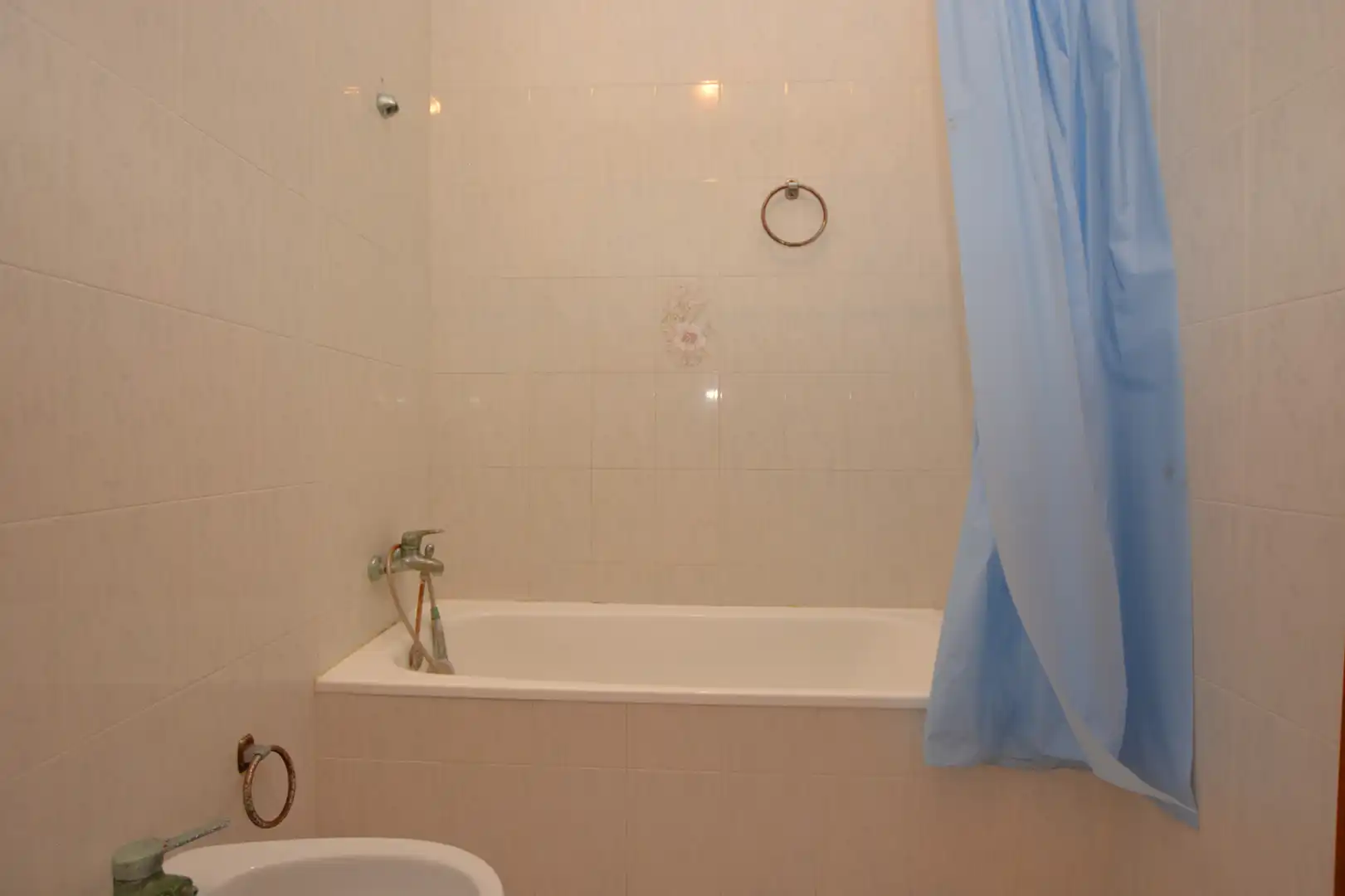 Baño de Casa adosada en venta en Santa Olalla del Cala con Aire acondicionado, Terraza y Balcón