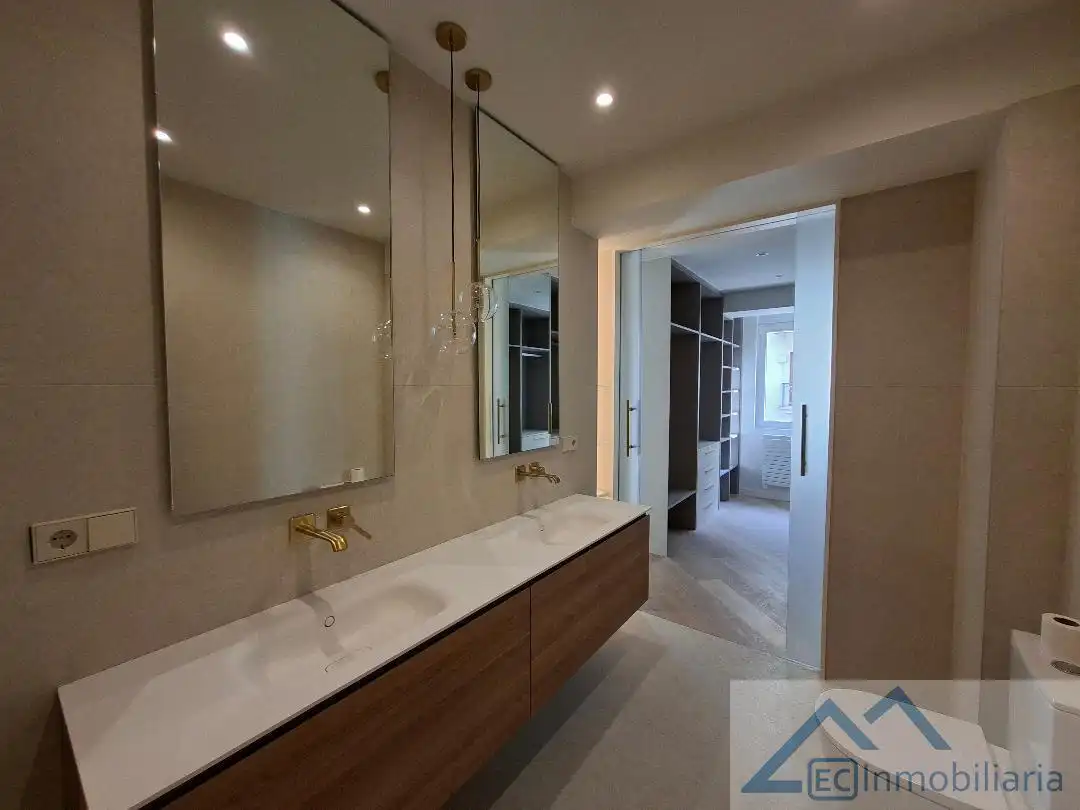Baño de Piso en venta en Santander con Calefacción y Trastero
