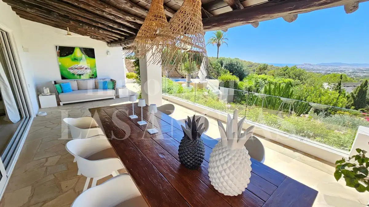 House with pool for sale in Jesús