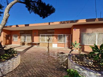 Vista exterior de Casa o xalet en venda en Alicante / Alacant amb Jardí privat i Terrassa