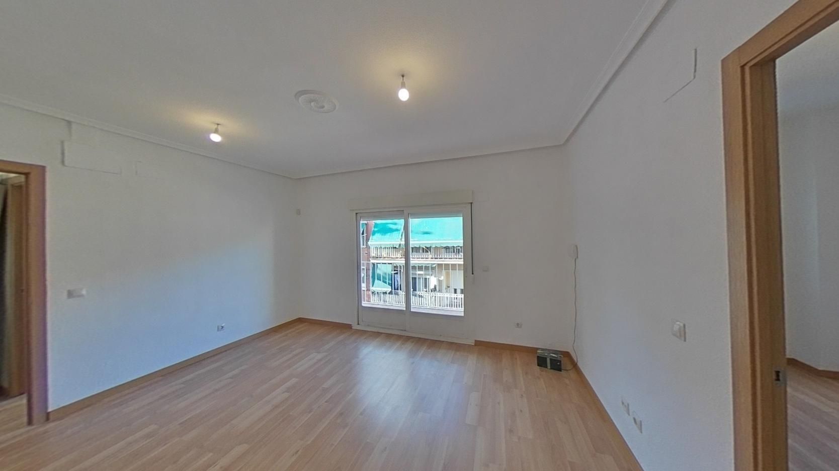 Living room of Flat for sale in  Madrid Capital